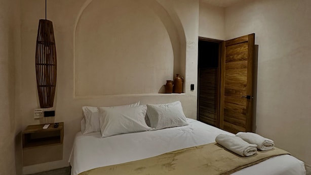Standard Room | Down comforters, in-room safe, WiFi (free), bed sheets - Casa Arrecife (Puerto Escondido)