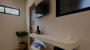 Standard Room | Down comforters, in-room safe, WiFi (free), bed sheets - Casa Arrecife (Puerto Escondido)