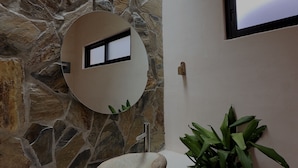 Standard Room | Bathroom | Separate tub and shower, rainfall showerhead, towels - Casa Arrecife (Puerto Escondido)