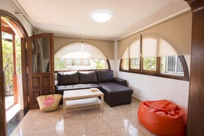 Smart TV, books - Bungalow Serenity Garden (CN)