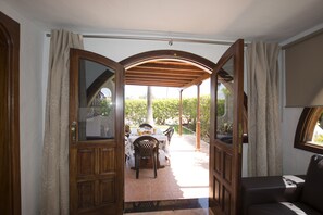 Outdoor dining - Bungalow Serenity Garden (CN)