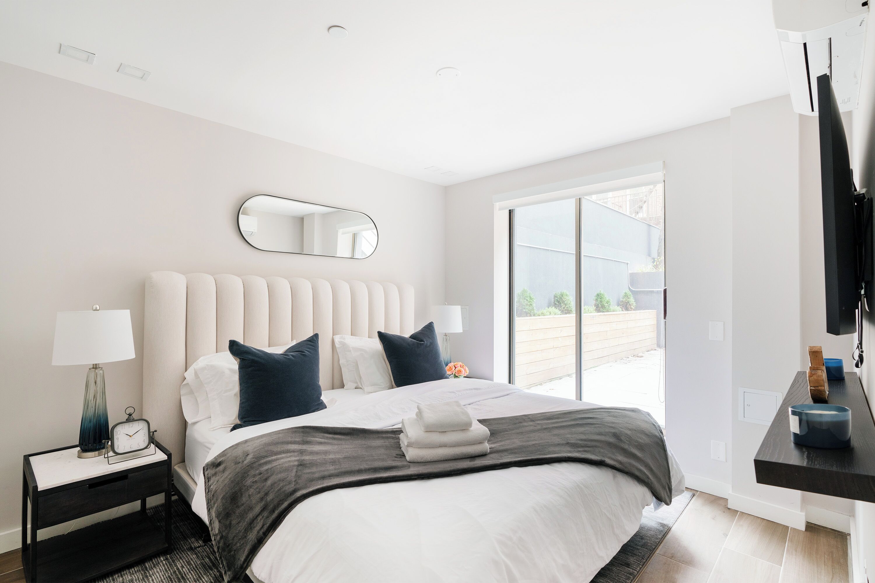 Classic-Apartment, 1 Schlafzimmer, Terrasse | Schreibtisch, Bügeleisen/Bügelbrett, kostenloses WLAN, Bettwäsche