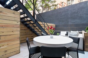 Familienapartment, 3 Schlafzimmer, Küche | Terrasse/Patio