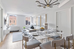 Presidential Apartment, 3 Bedrooms, Kitchen, City View | Dining room