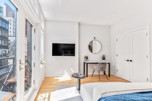 3 bedrooms, desk, iron/ironing board, free WiFi