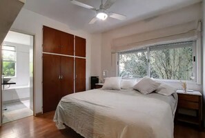 2 habitaciones, tabla de planchar con plancha, wifi y ropa de cama 