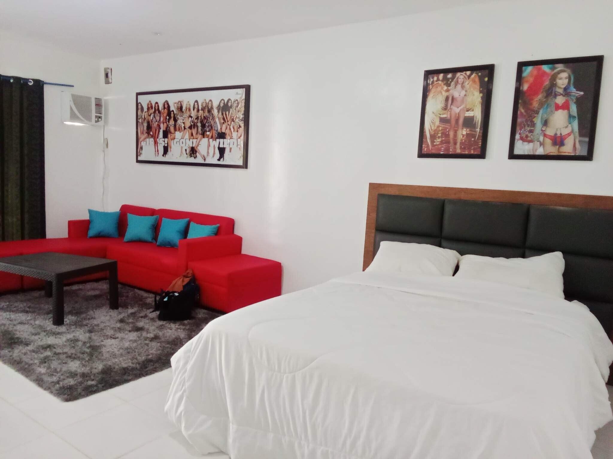 1 bedroom, premium bedding, pillowtop beds, laptop workspace