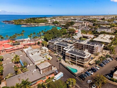 Beautifully Furnished Downtown Kailua-Kona Hawaii Condo.