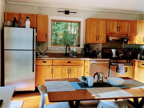 Refrigerador, microondas, horno, placa de cocina