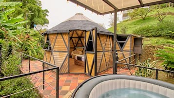 Chalet | Private spa tub