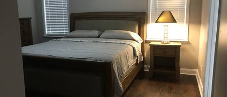 2 habitaciones, tabla de planchar con plancha, wifi y ropa de cama