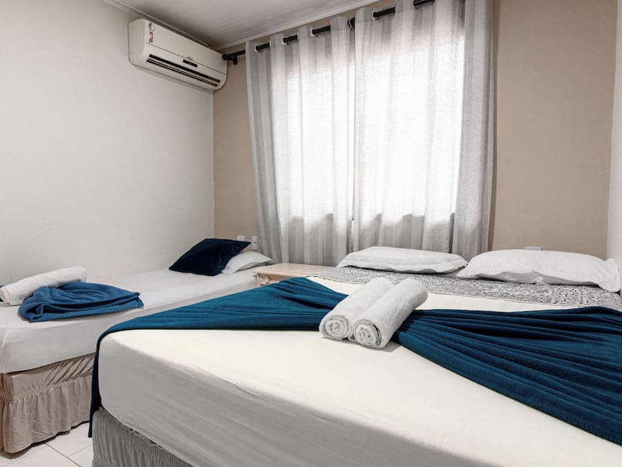 Quarto triplo econômico | Wi-Fi de cortesia, roupa de cama