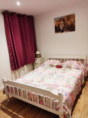 3 soverom, strykejern/-brett, wi-fi og sengetøy