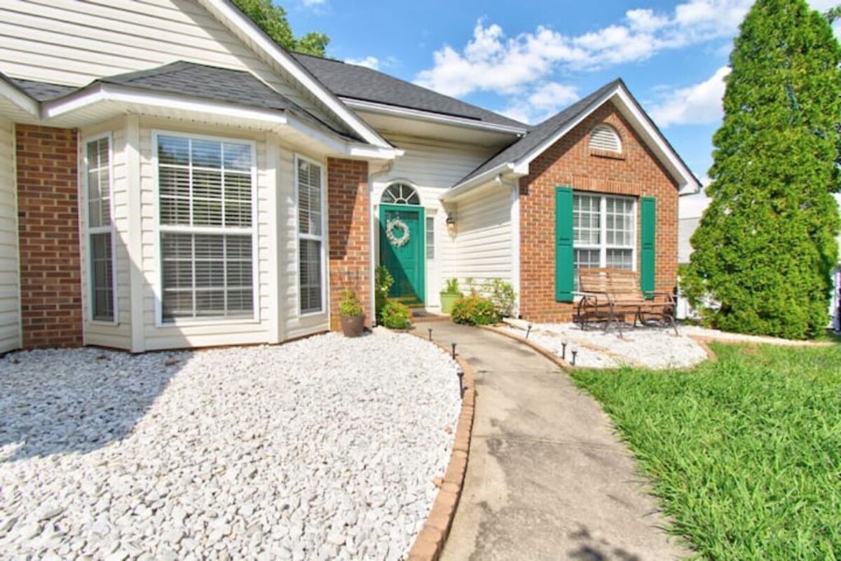 Centrally-located Cozy & Relaxing Charlotte Ranch