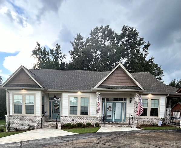 Exterior - Cozy country cottage 35 minutes to Oxford, Tupelo & 60 miles from Memphis (New Albany)