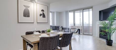 Deluxe Apartment | In-room dining