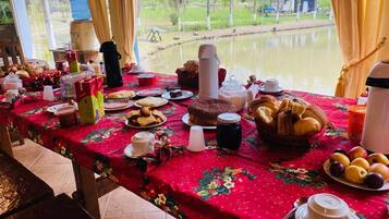 Kopi dan/atau alat penyeduh kopi
