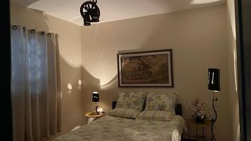 Exclusive Cottage, Multiple Beds, Lanai, Lake View | 3 bedrooms, premium bedding, individually furnished, bed sheets