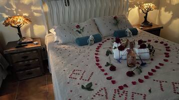 Exclusive Cottage, Multiple Beds, Lanai, Lake View | 3 bedrooms, premium bedding, individually furnished, bed sheets