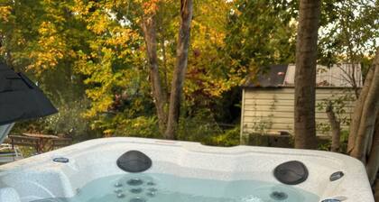 The Halifax Pad - Hot Tub & Free Parking.