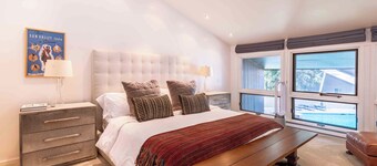 Ski-In/Ski-Out Splendor: Walk to the Lift