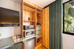 Habitación superior, 1 cama de matrimonio, balcón | 1 dormitorio, ropa de cama de alta calidad, edredones de plumas