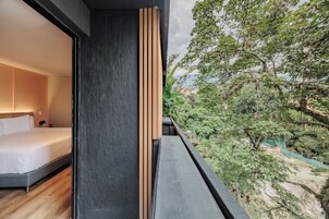 Familienapartment, 1 King-Bett und Schlafsofa, Balkon | Terrasse/Patio