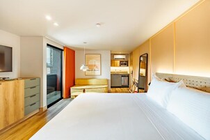 Familienapartment, 1 King-Bett und Schlafsofa, Balkon | Hochwertige Bettwaren, Daunenbettdecken, Minibar, Zimmersafe