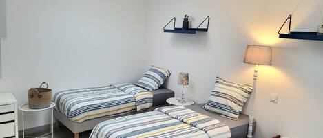 2 chambres, fer et planche à repasser, lit parapluie, Wi-Fi gratuit