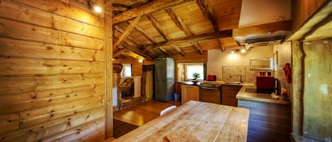 Family Cottage, 2 Bedrooms, Mountain View, Mountainside | Private kitchen | Full-size fridge, microwave, oven, stovetop