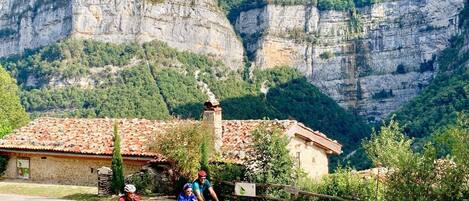 ChaumiÚre familiale, 2 chambres, vue sur la montagne, cÎté montagne | Extérieur