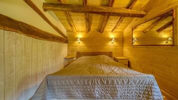 2 bedrooms, premium bedding, Select Comfort beds, blackout drapes