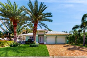 Exterior - Newly built home with private pool, extensive backyard & firepit (Boynton Beach)