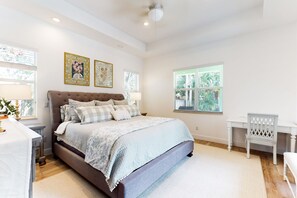 3 bedrooms, iron/ironing board, internet, bed sheets - Newly built home with private pool, extensive backyard & firepit (Boynton Beach)