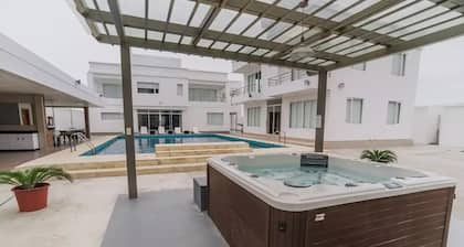 Private Room Next to the Pool w/ Shared Kitchen