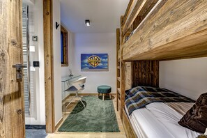 5 bedrooms, iron/ironing board, travel crib, free WiFi