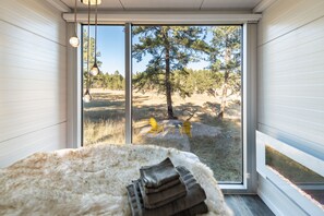 Interior - Industrial, modern micro cabin in the forest (Custer)
