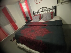 3 bedrooms, free WiFi, bed sheets, wheelchair access