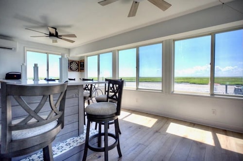 Stone Harbor Bar on the Bay