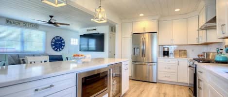 Refrigerador, microondas, horno, placa de cocina