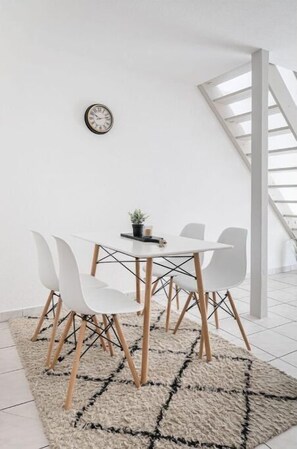 Dining - Joli Appartement Confortable (Saint-Marcellin)