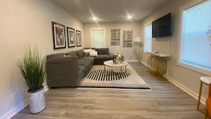 Living room - East Point Atlanta Gem - Spacious 5br Retreat! (Atlanta)