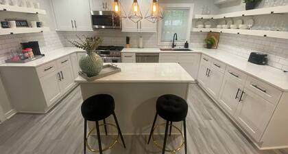 East Point Atlanta Gem - Spacious 5br Retreat!