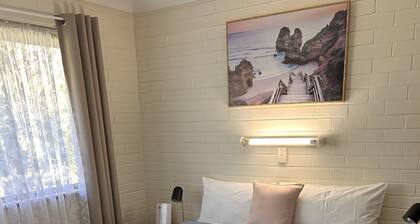 2 Bedroom Double Sofa Chalet Emu Beach