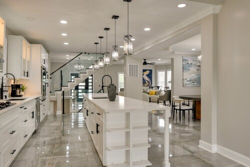 5 Mi to Inner Harbor: Expansive Family Getaway