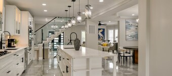 5 Mi to Inner Harbor: Expansive Family Getaway