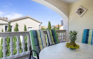 Outdoor dining - Awesome apartment in Vodice with WiFi (Vodice)