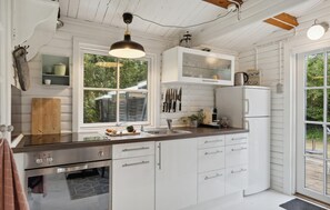 Réfrigérateur, four, plaque de cuisson, cafetière/bouilloire