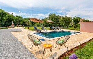 Pool - Beautiful apartment in Malinska (Malinska)