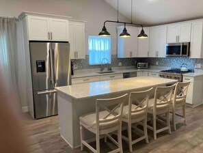 Fridge, microwave, oven, stovetop - Carols St. Pete/Gulfport 3 bed/2 bath (St. Petersburg)